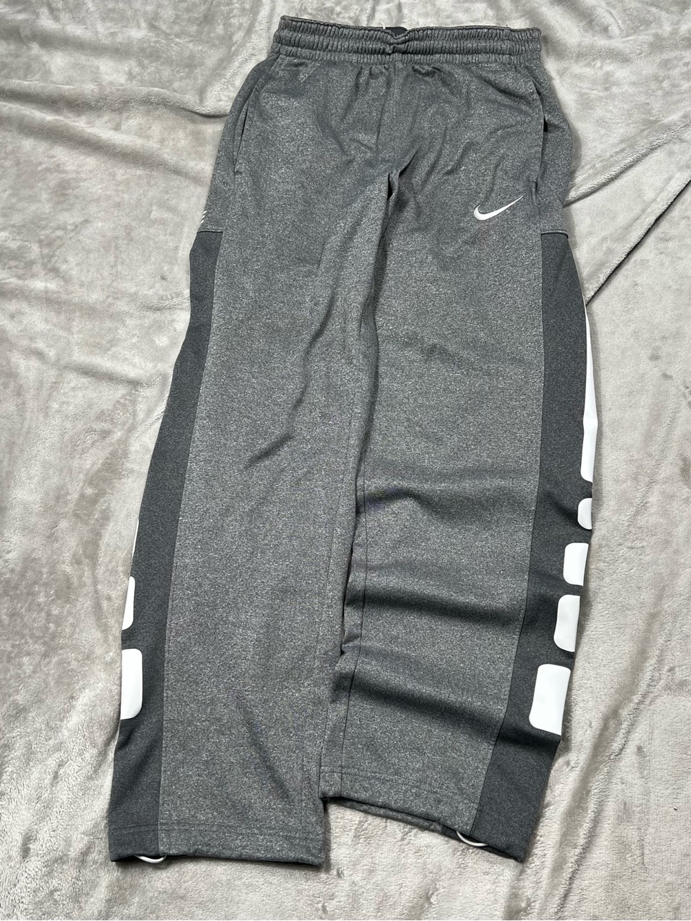 Nike Elite Therma Fit Sweatpants Mens M Gray Basketball Stretch Baggy 645089 071